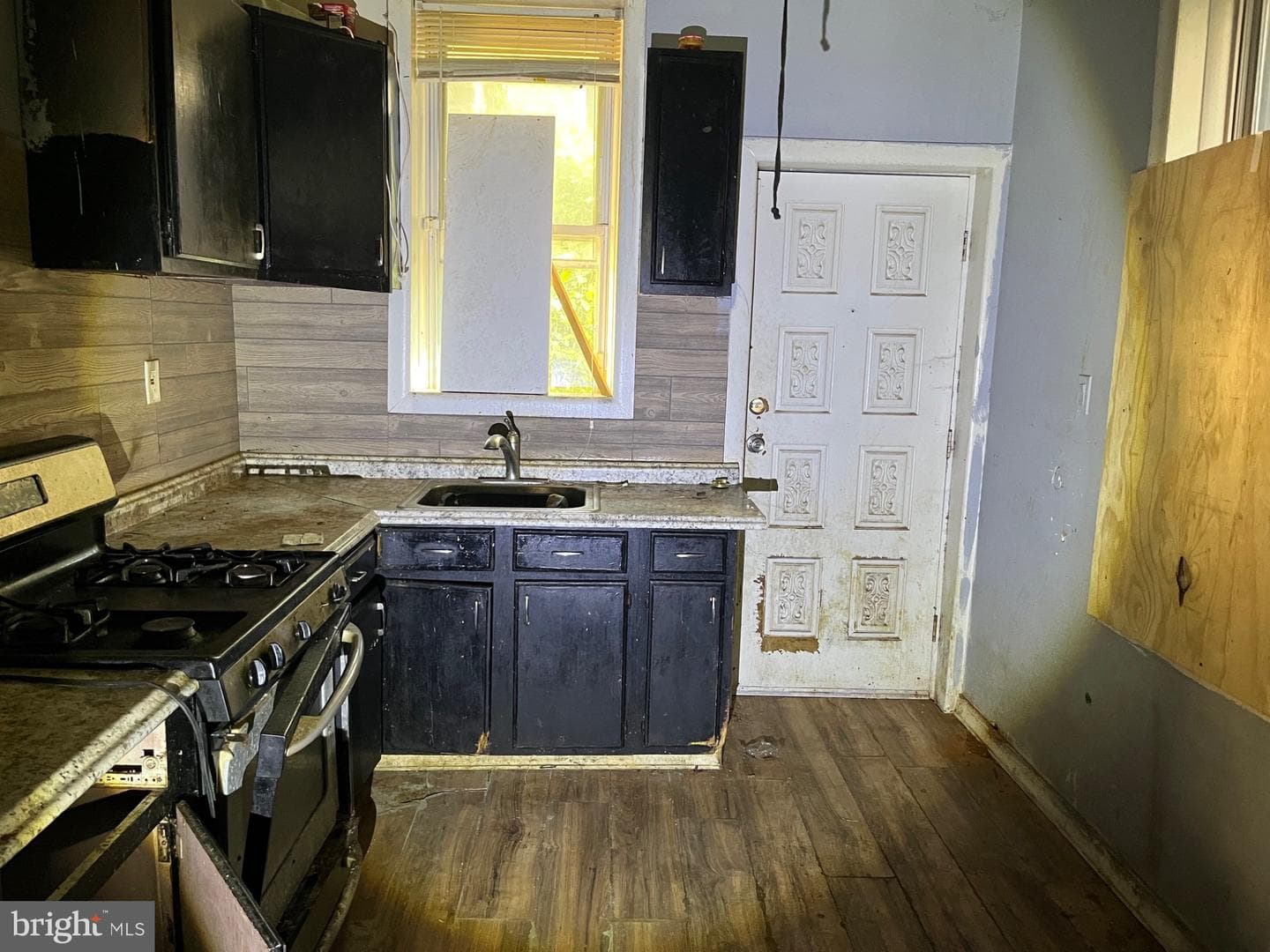 1346 W Seltzer Street photo 3