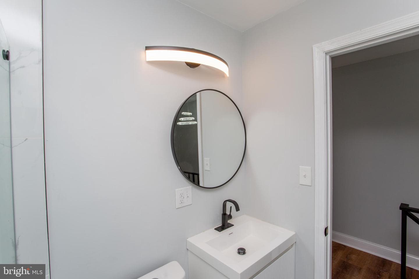 1847 Hoffman Street photo 10