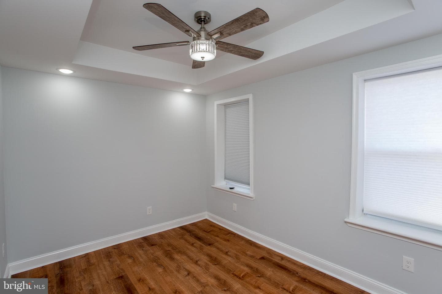 1847 Hoffman Street photo 12