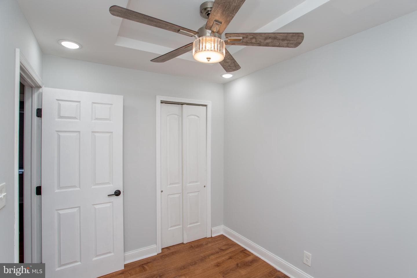 1847 Hoffman Street photo 32
