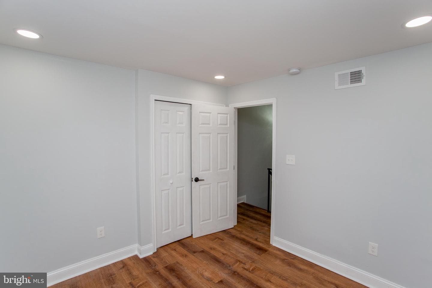 1847 Hoffman Street photo 33