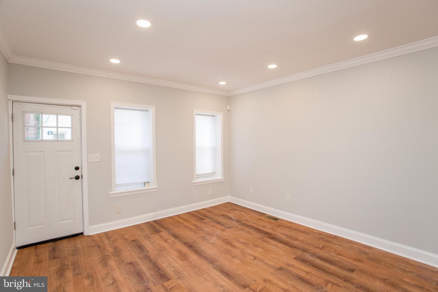 1847 Hoffman Street photo 6