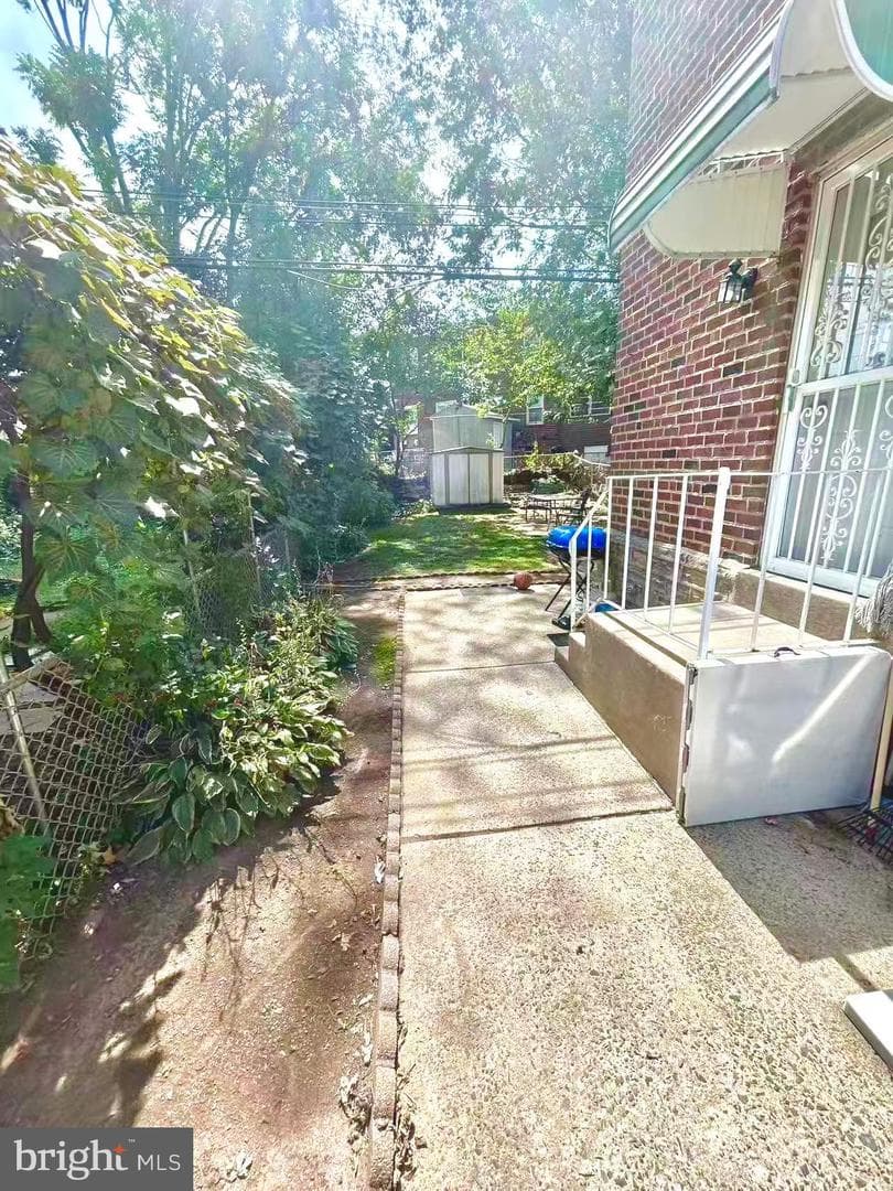 1858 Glendale Avenue photo 13