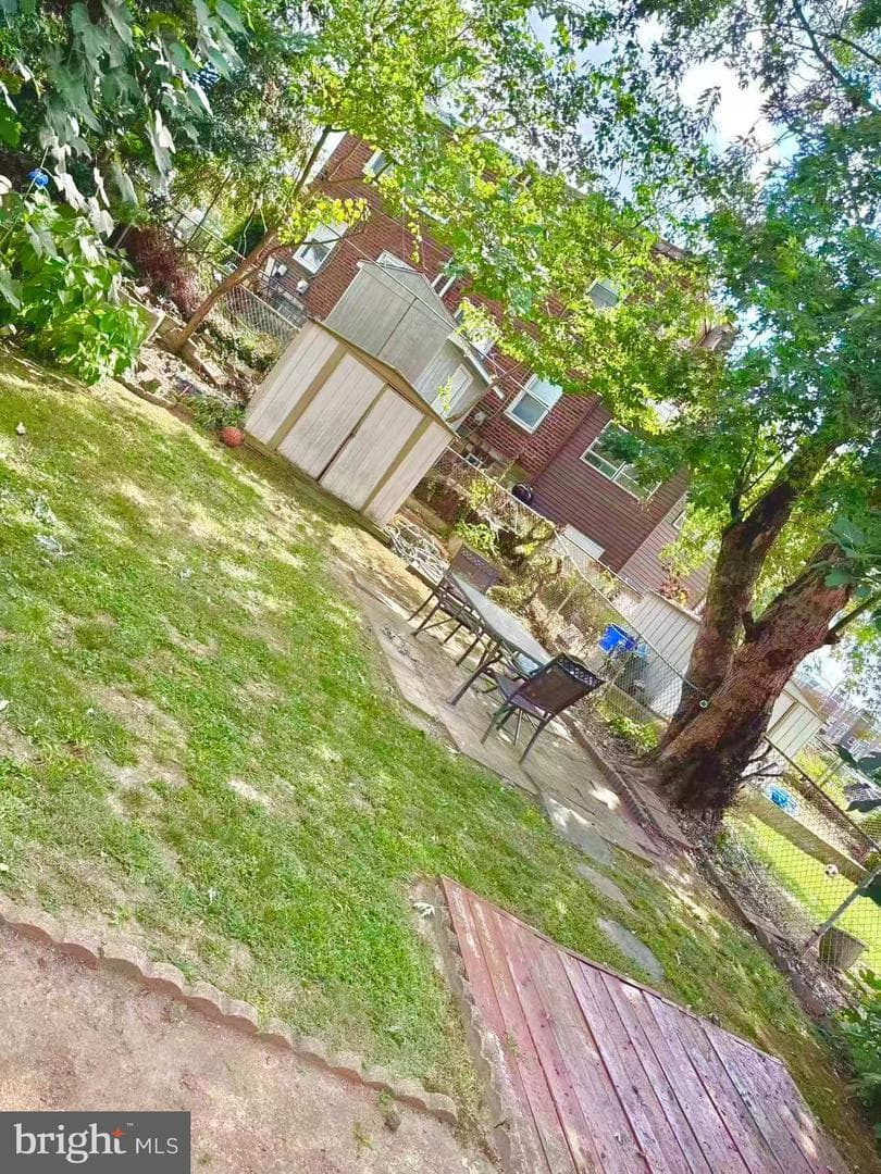 1858 Glendale Avenue photo 14
