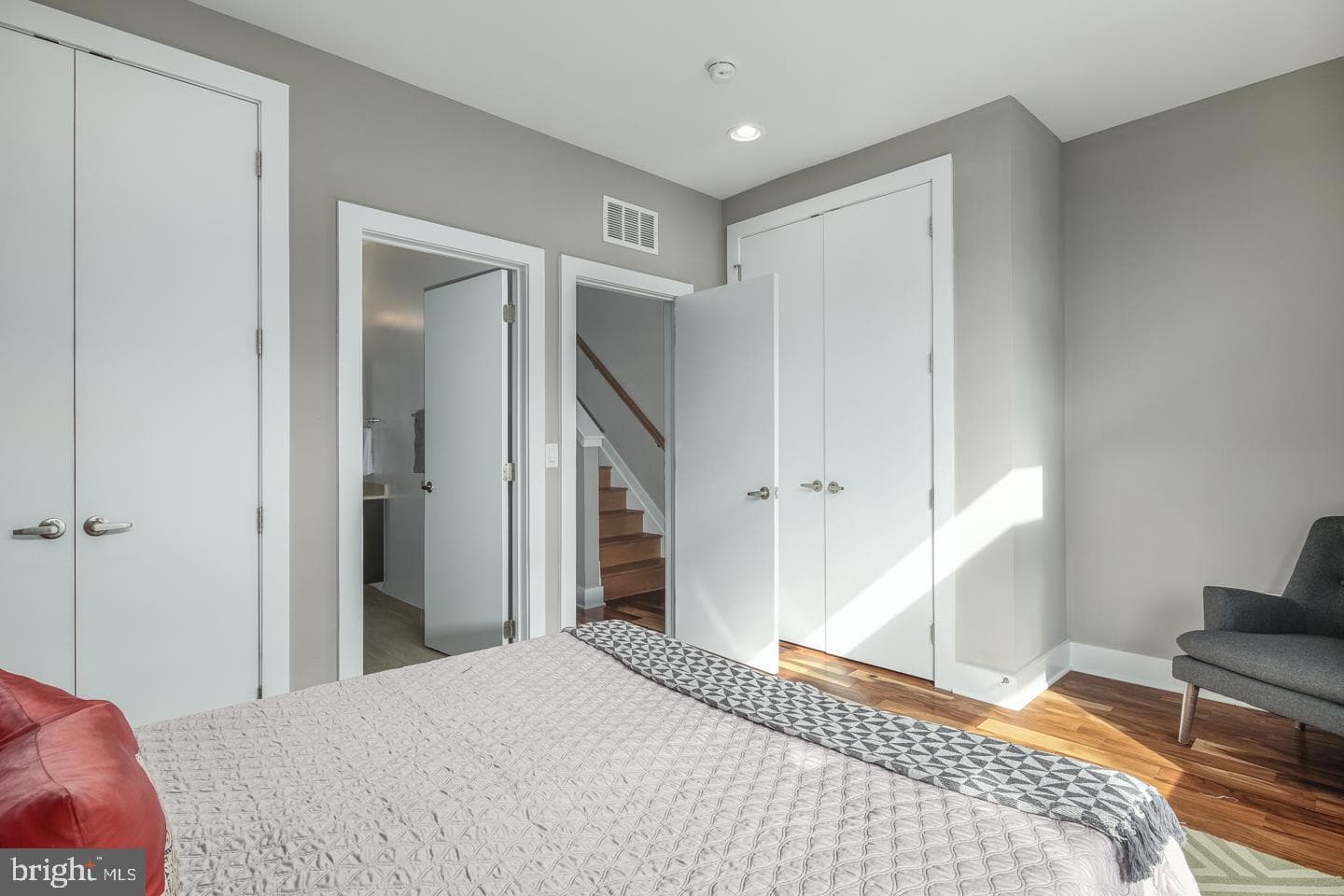1124 N American St # 1 photo 9