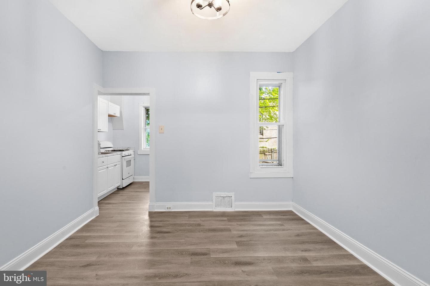 5919 N Norwood Street photo 9