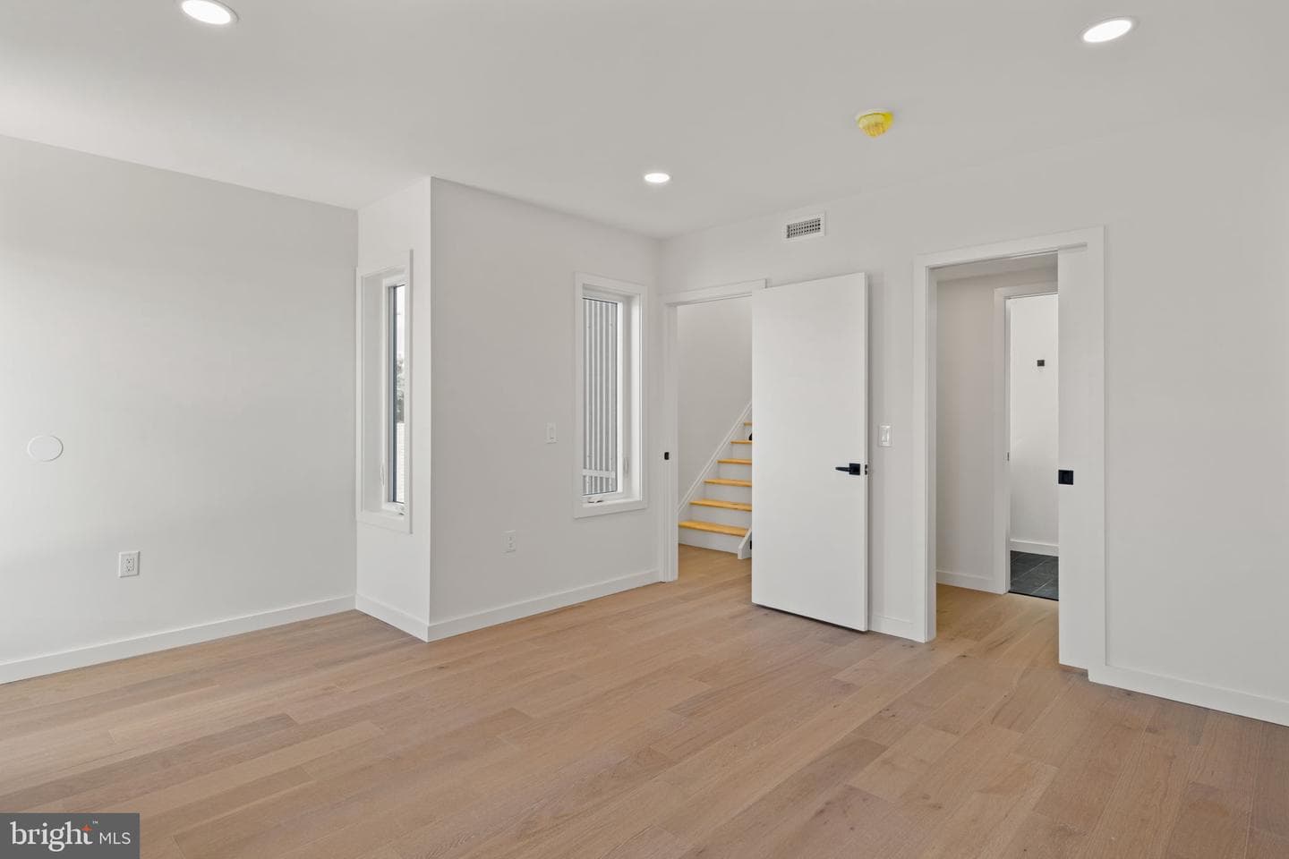 2613 E Tioga Street photo 18
