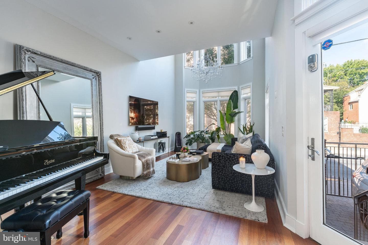 838 Lombard Street photo 4