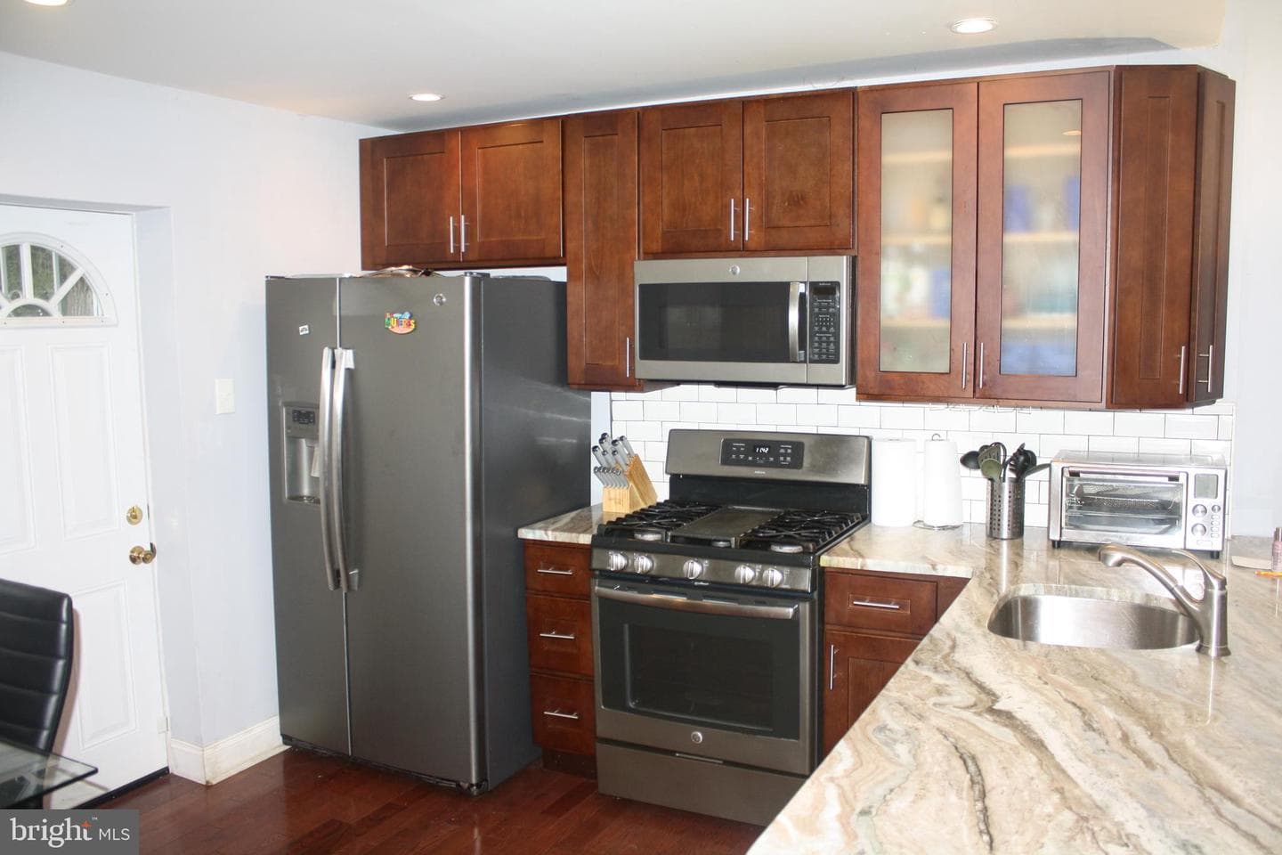 1661 N Robinson Street photo 7