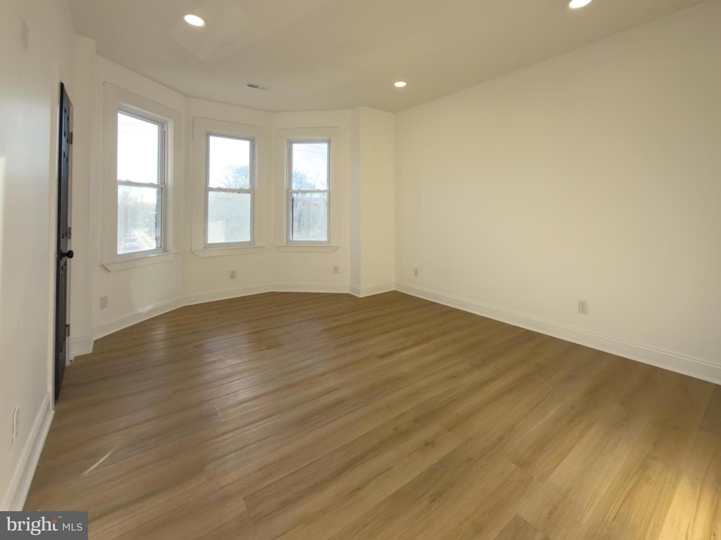 5237 Greenway Avenue photo 16