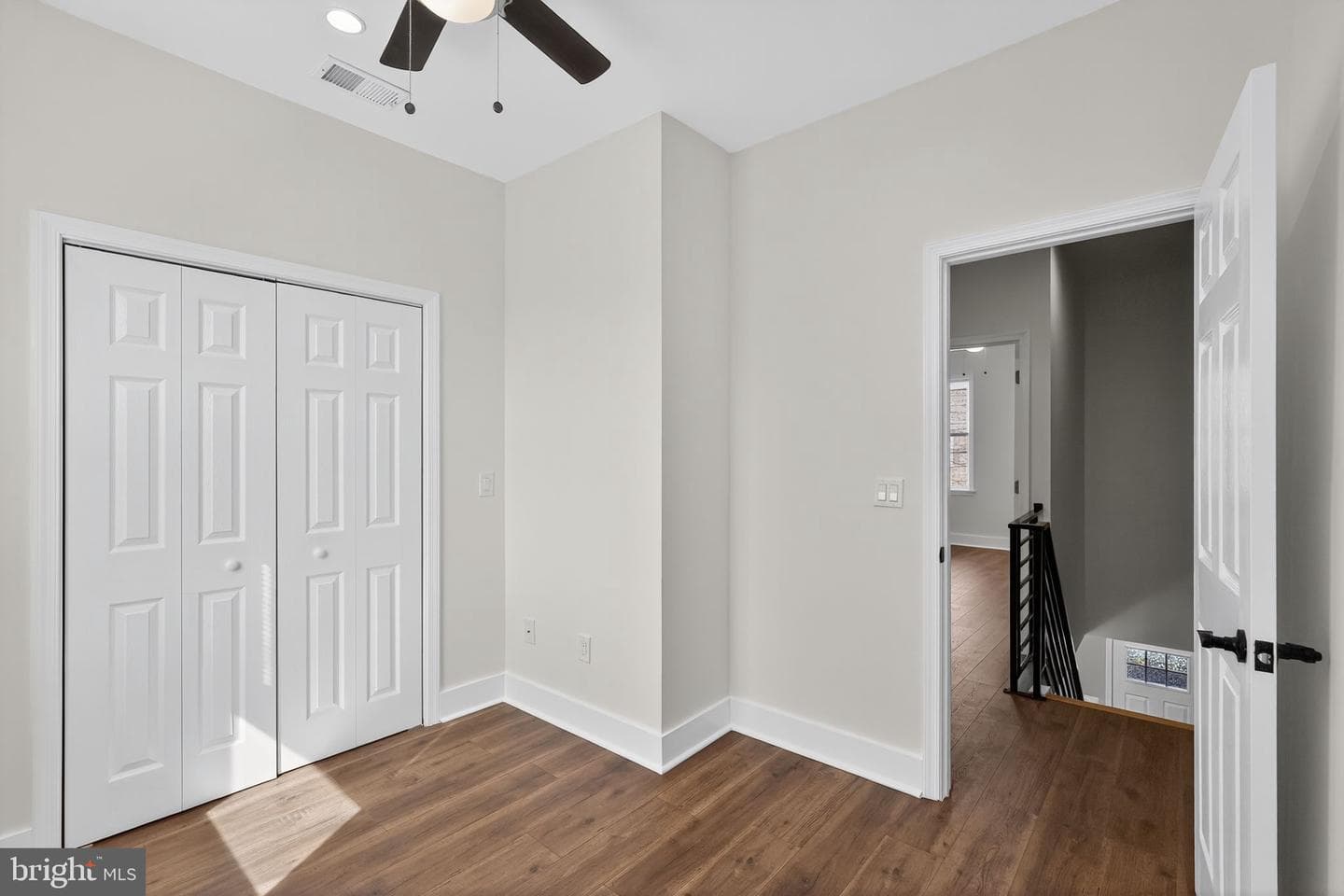 2646 E Monmouth Street photo 16