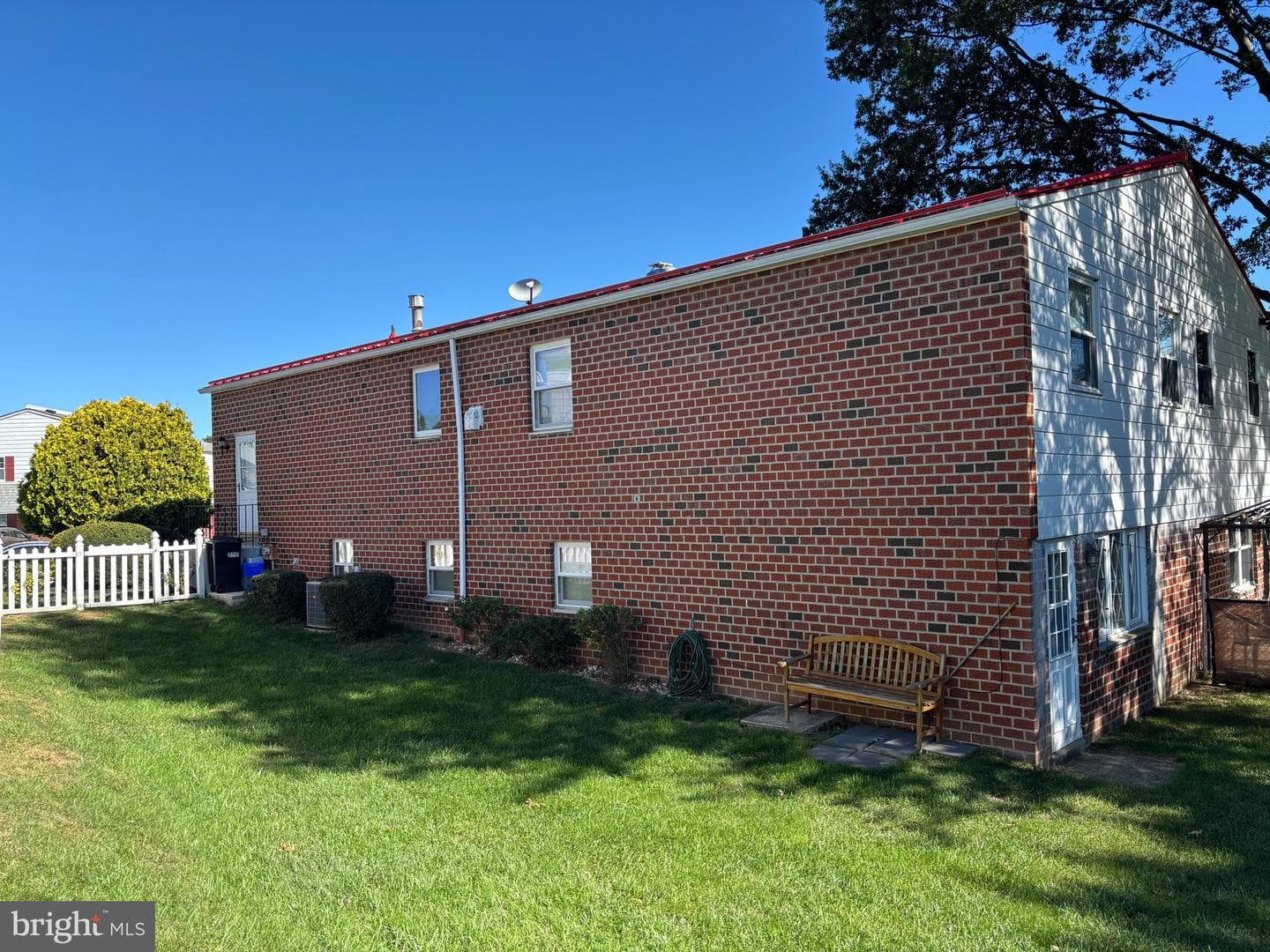 550 Arnold Street photo 58