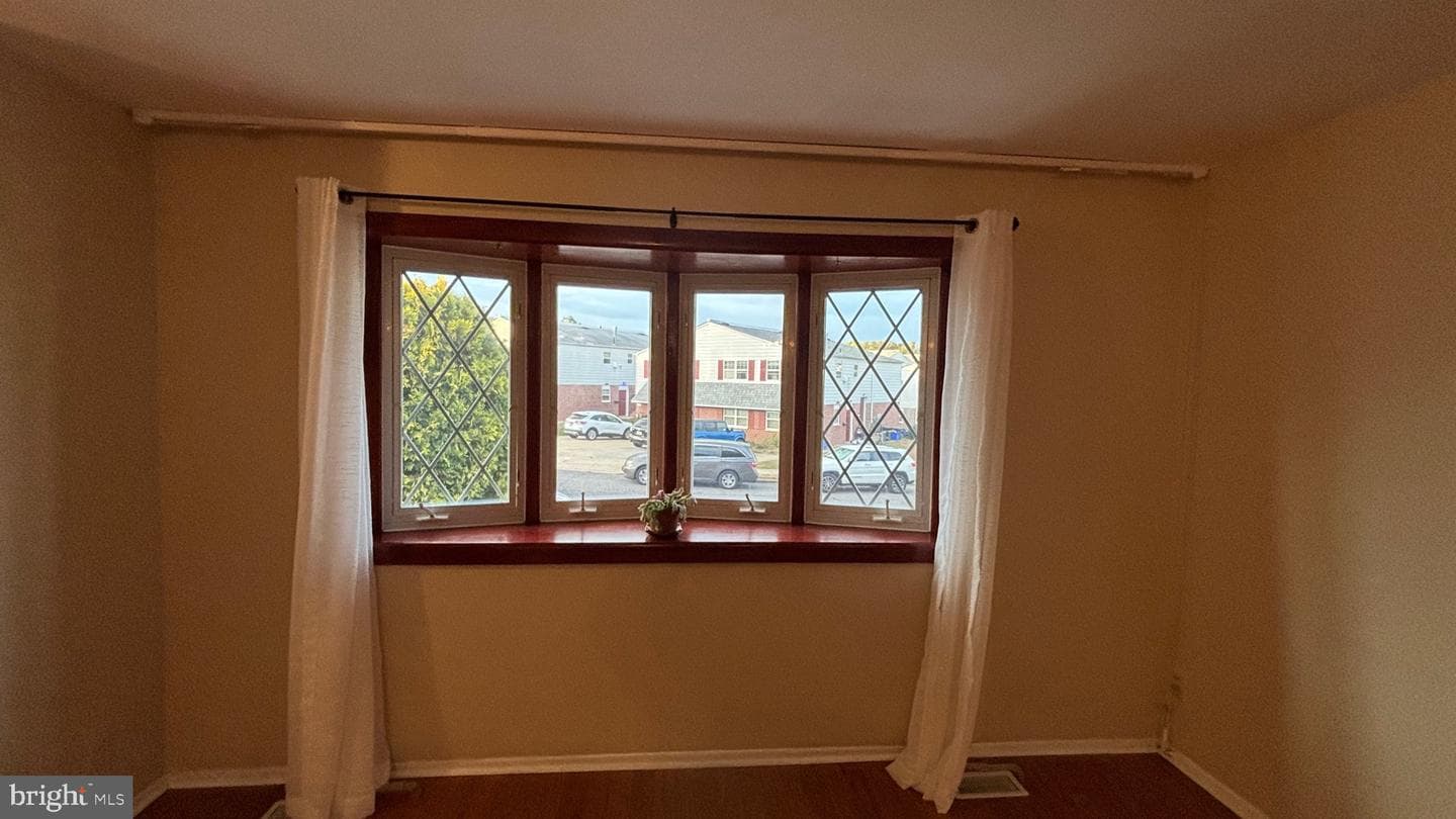 550 Arnold Street photo 6