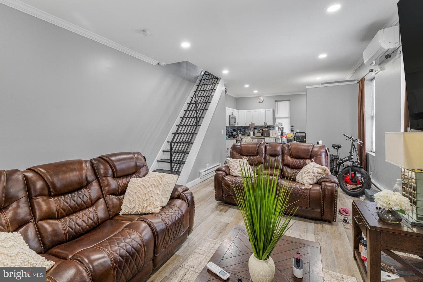 2401 N Hollywood Street photo 5