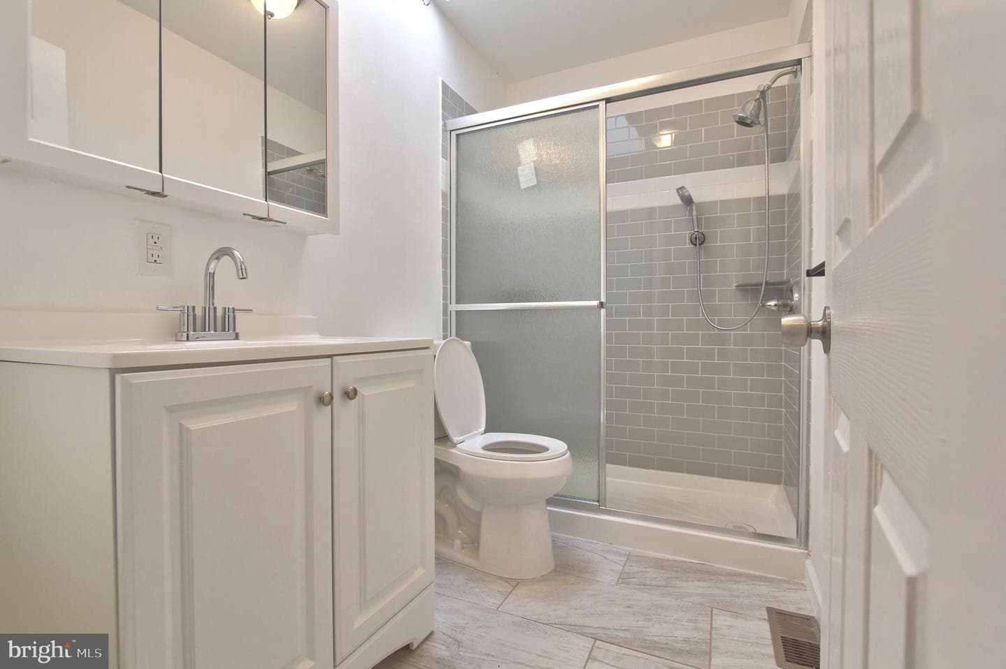 47 W Pomona Street photo 10