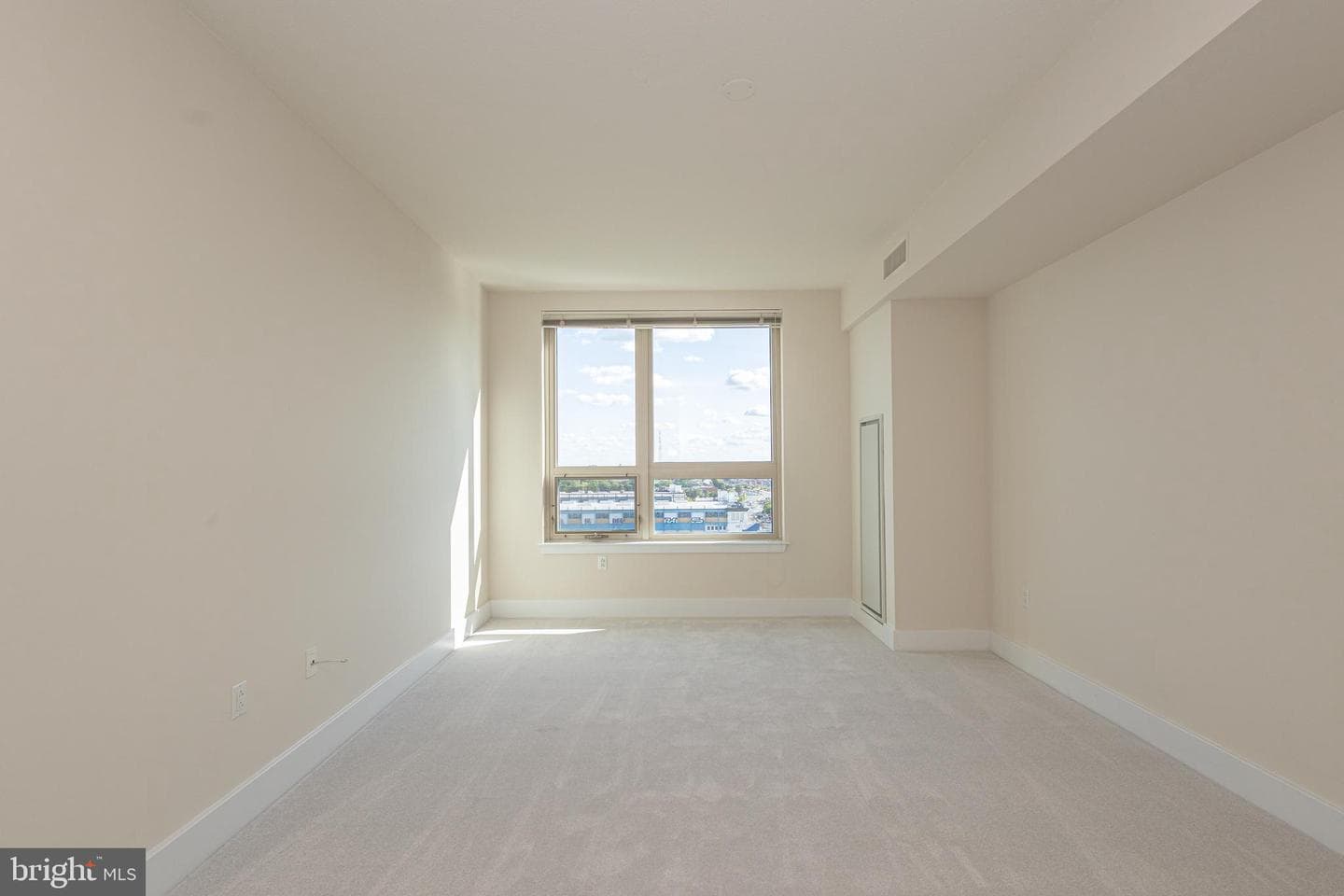 717 S Chris Columbus Boulevard #814 photo 17