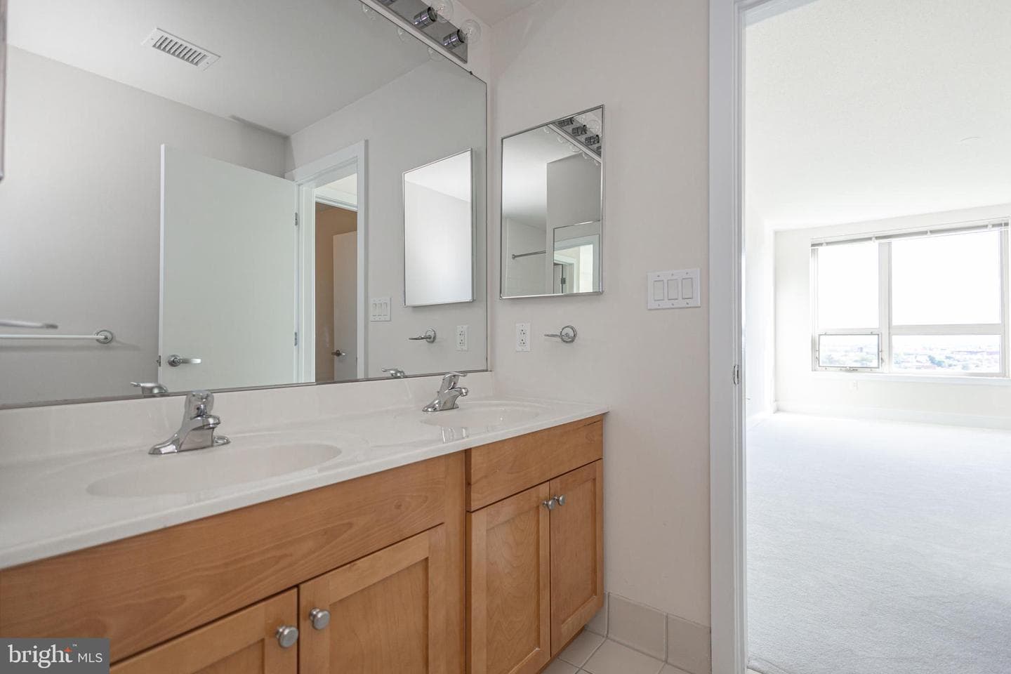 717 S Chris Columbus Boulevard #814 photo 20