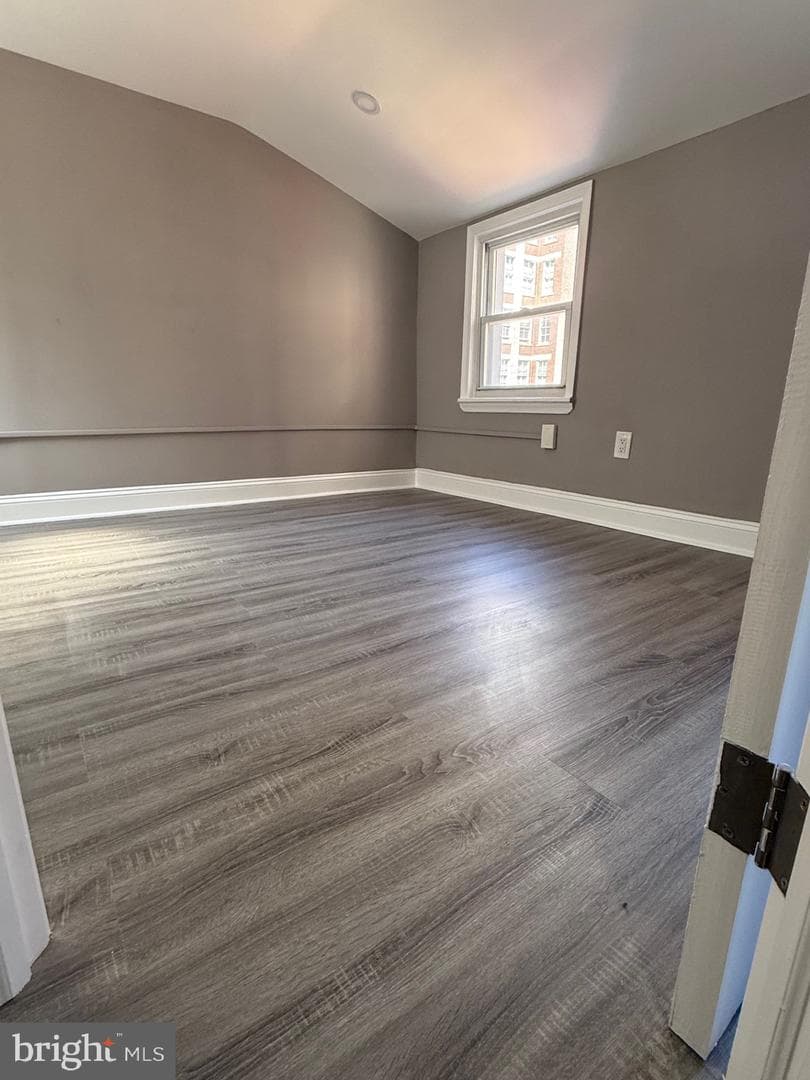 1224 Carlton Street photo 3