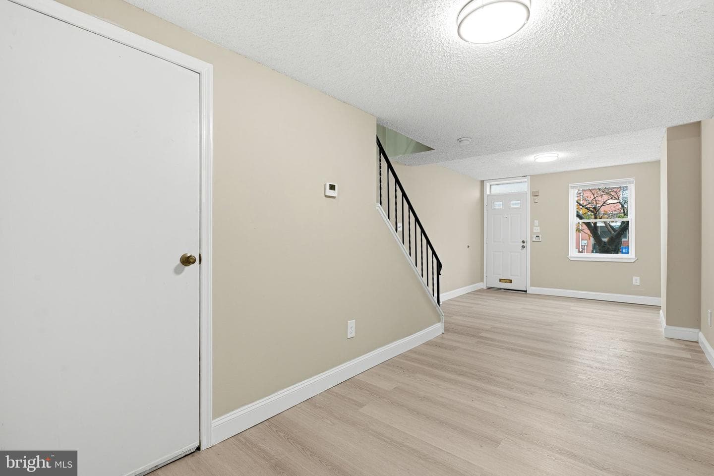 1519 W Thompson Street photo 10