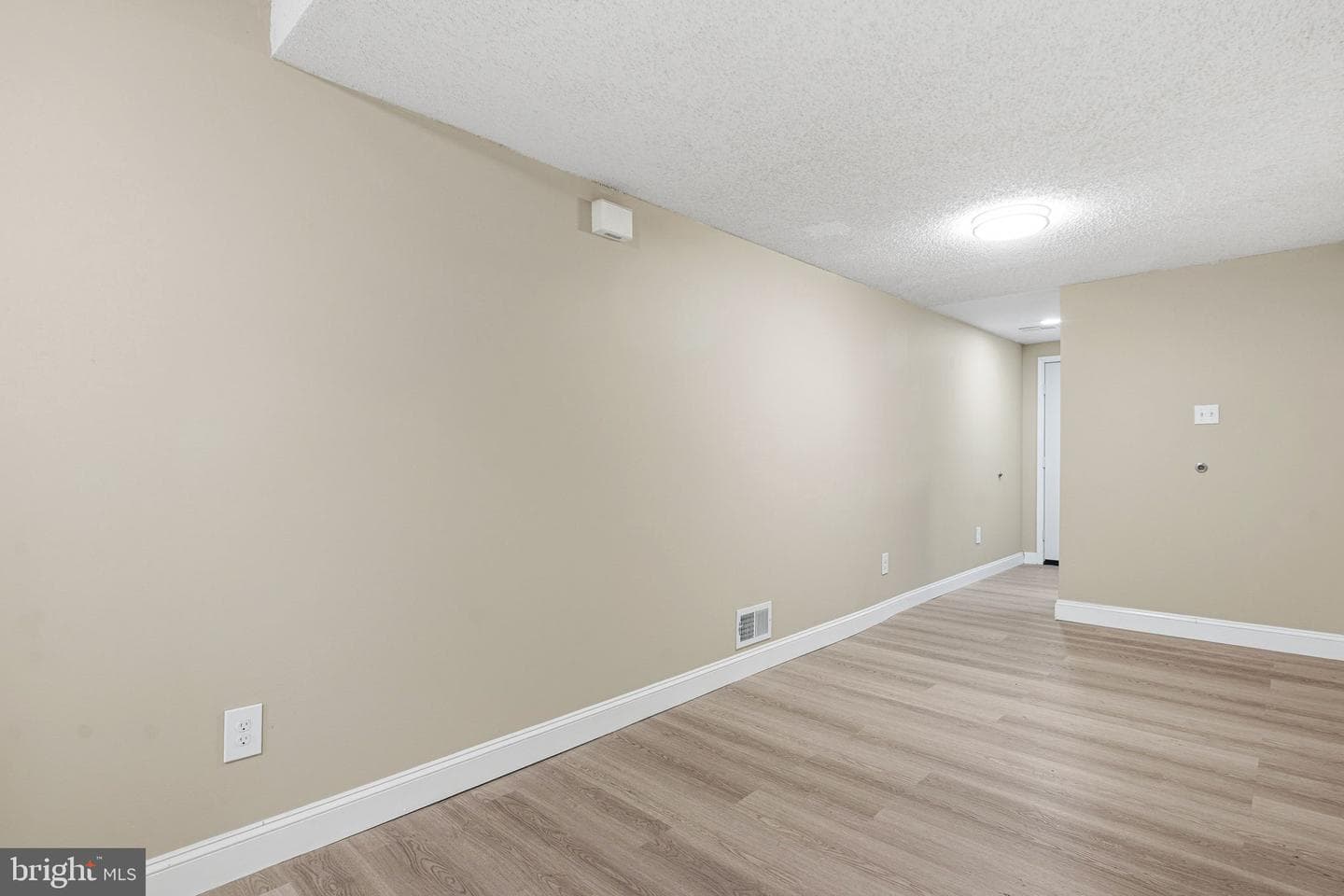 1519 W Thompson Street photo 11