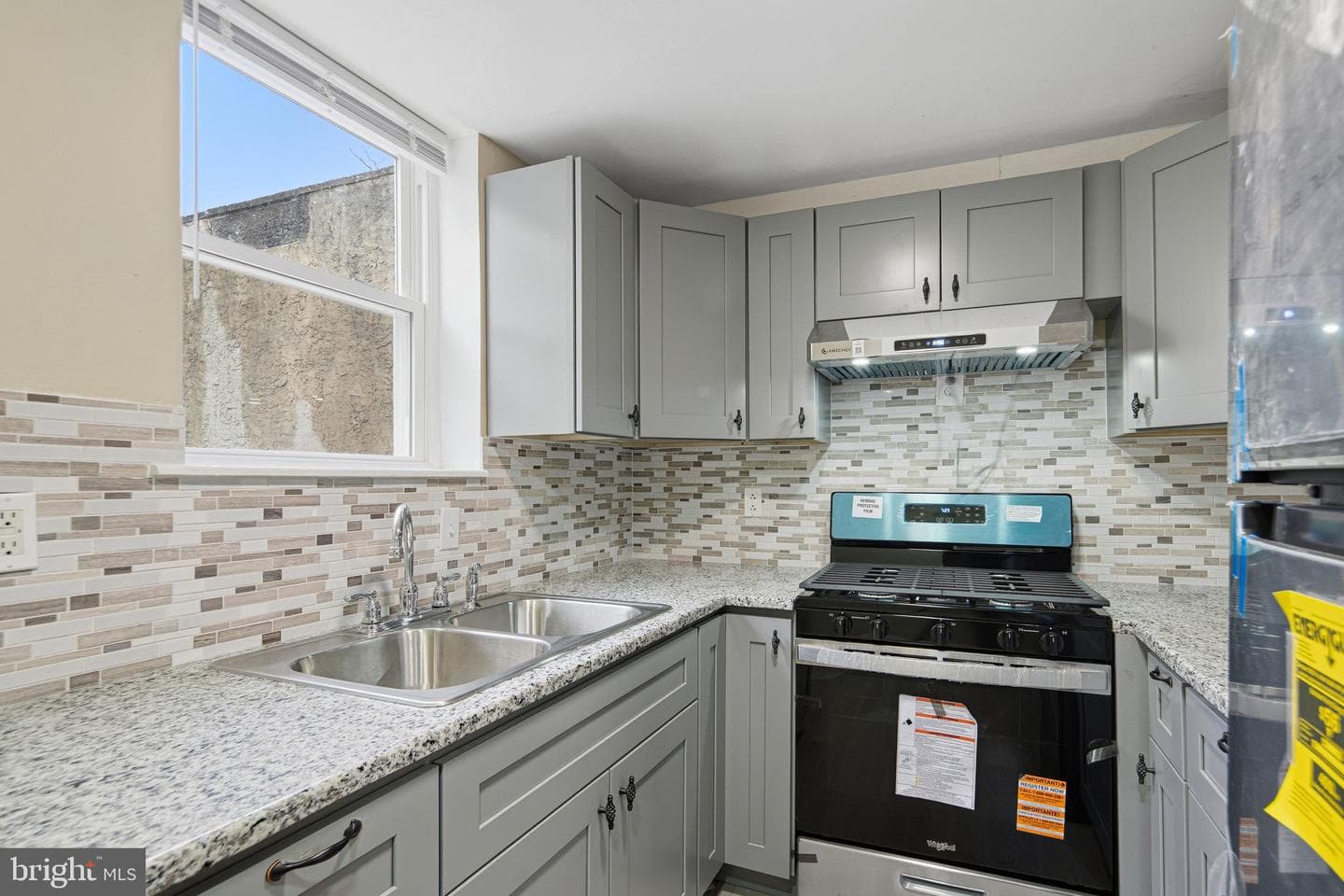 1519 W Thompson Street photo 13