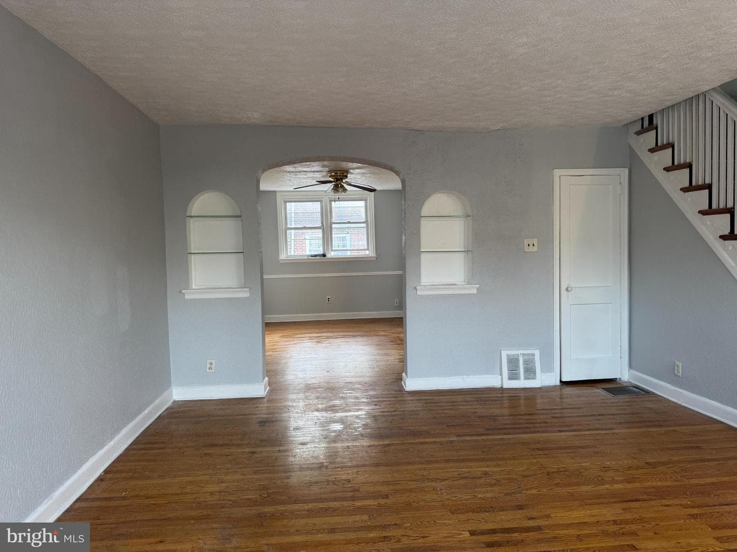 1346 Unruh Avenue photo 2