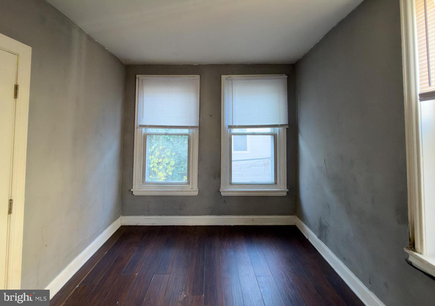 1638 W Victoria Street photo 12