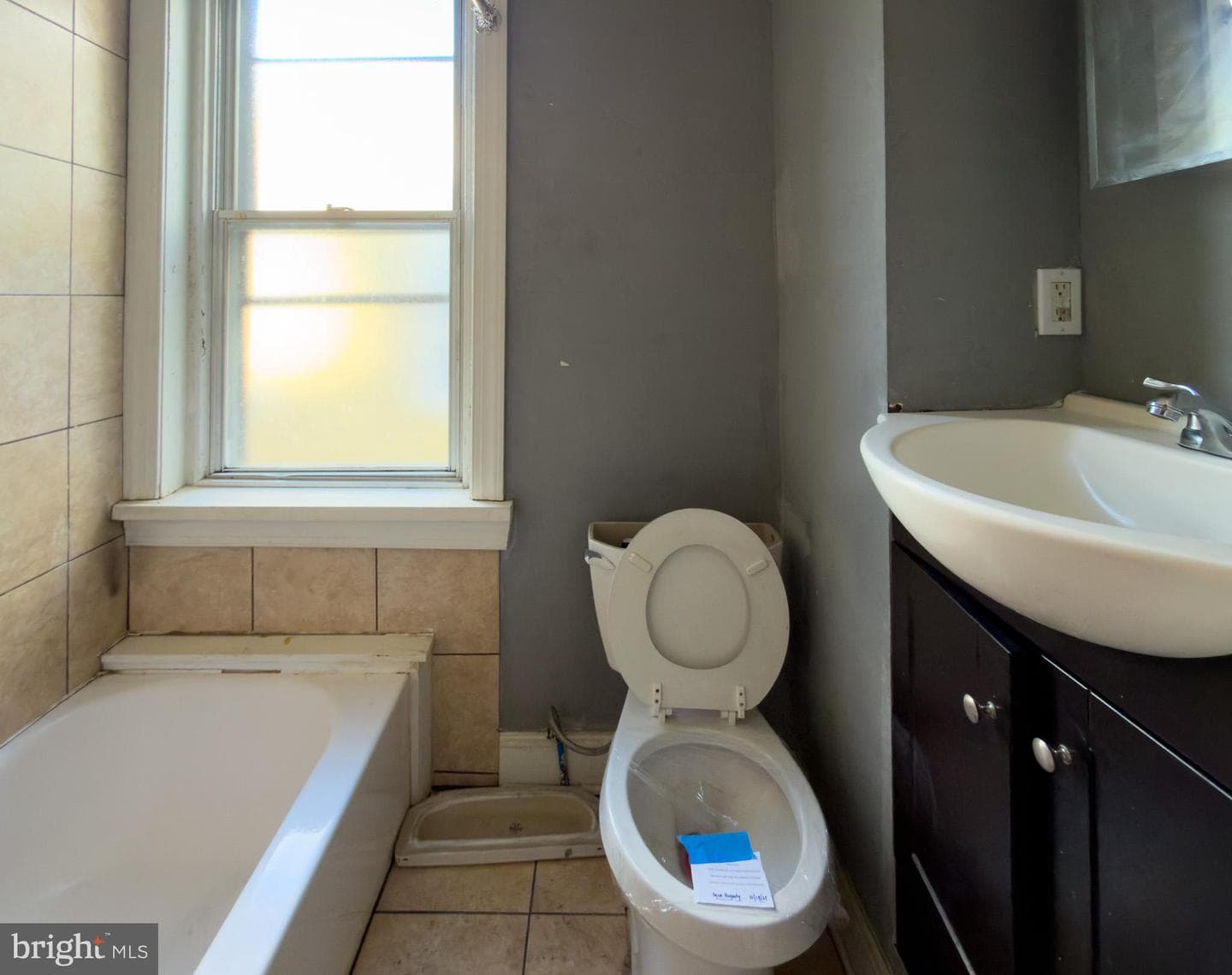 1638 W Victoria Street photo 14