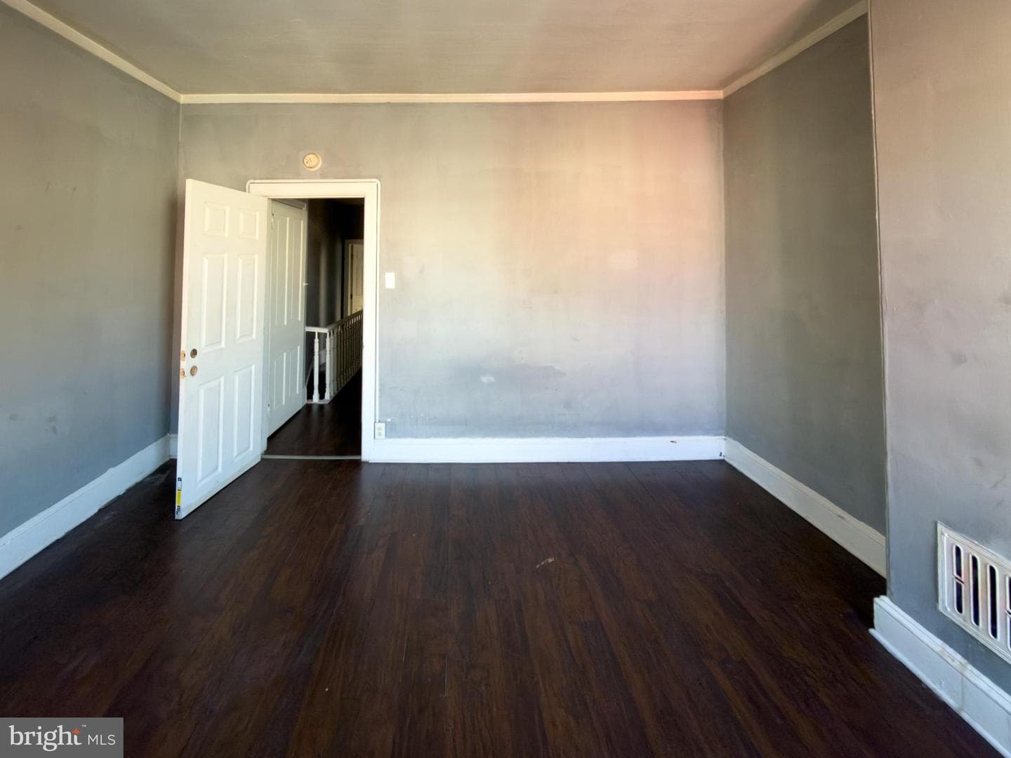 1638 W Victoria Street photo 21