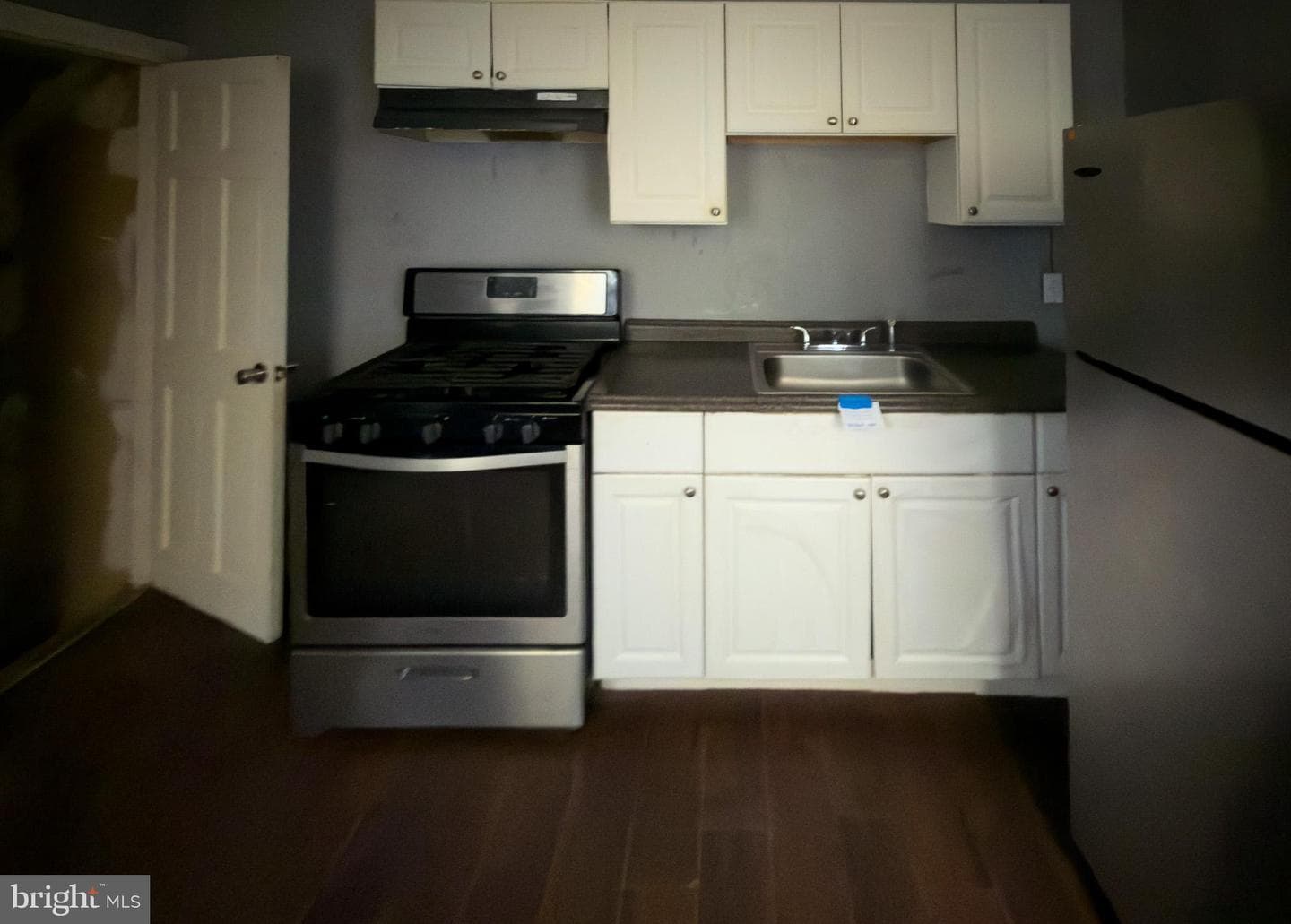 1638 W Victoria Street photo 3