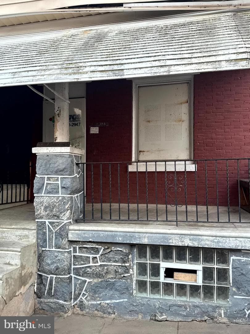 338 N Robinson St photo 3
