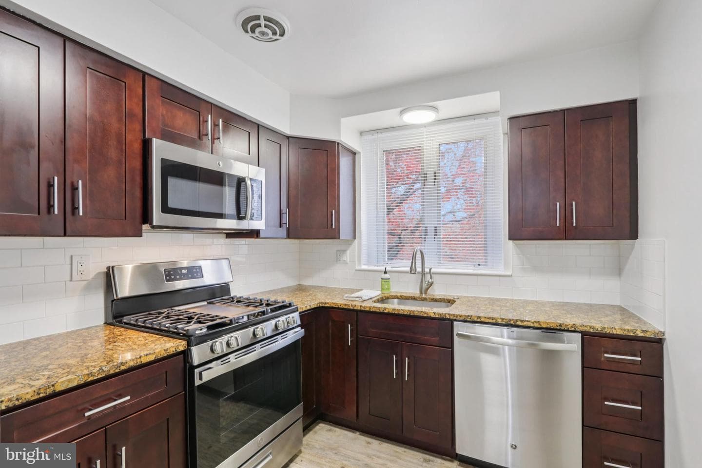 8855 Winchester Avenue photo 11