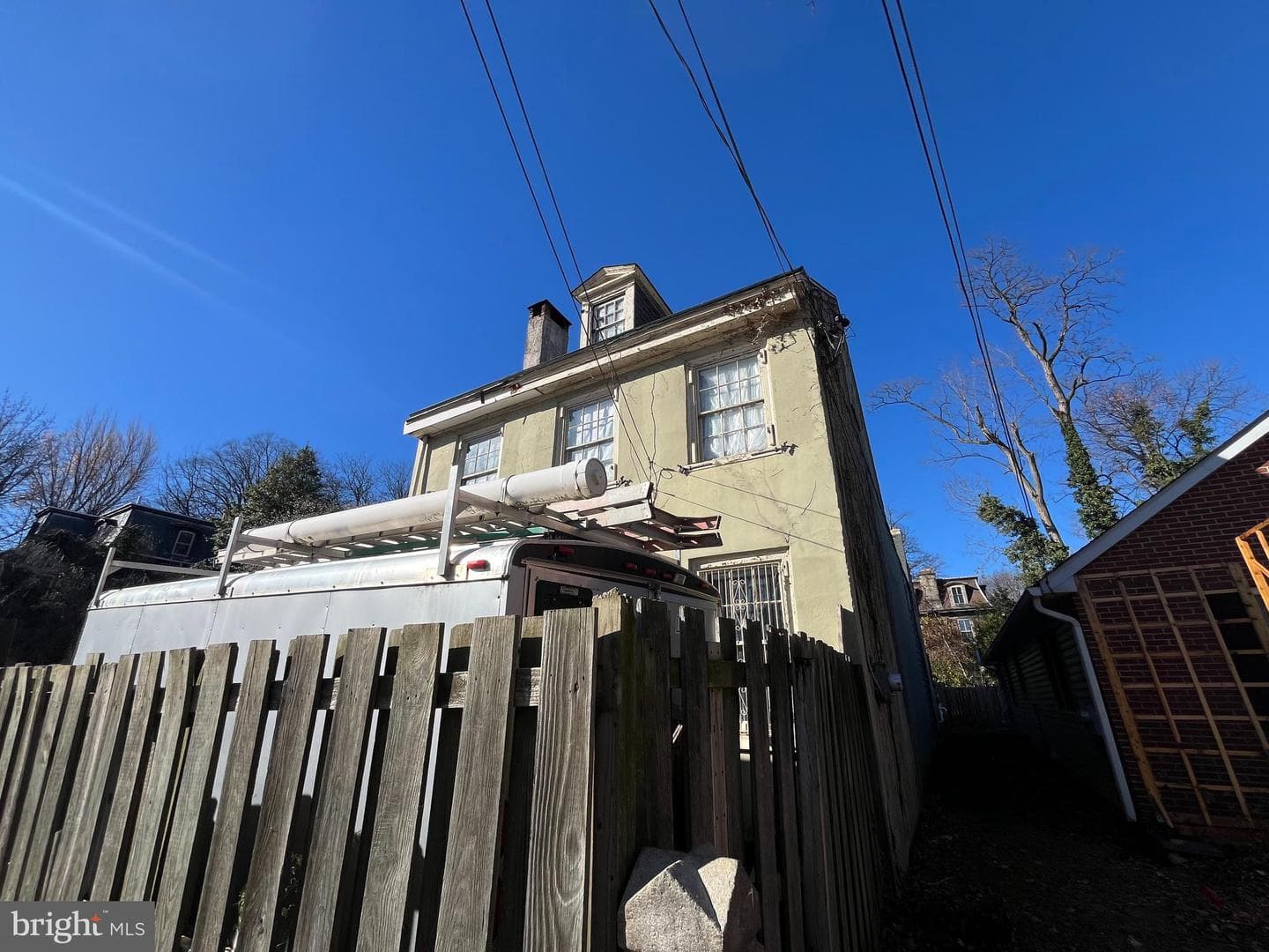 145 W Queen Ln photo 11