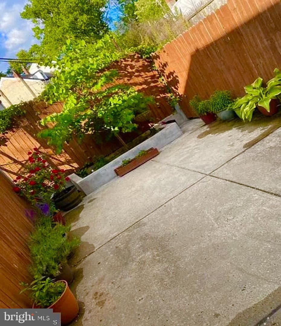 1325 Unity Street photo 4