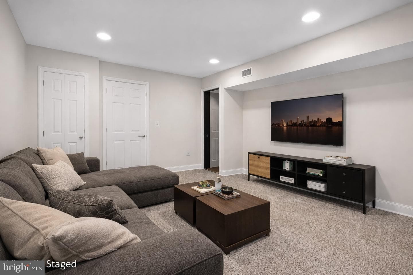 2413 N Carlisle Street photo 8