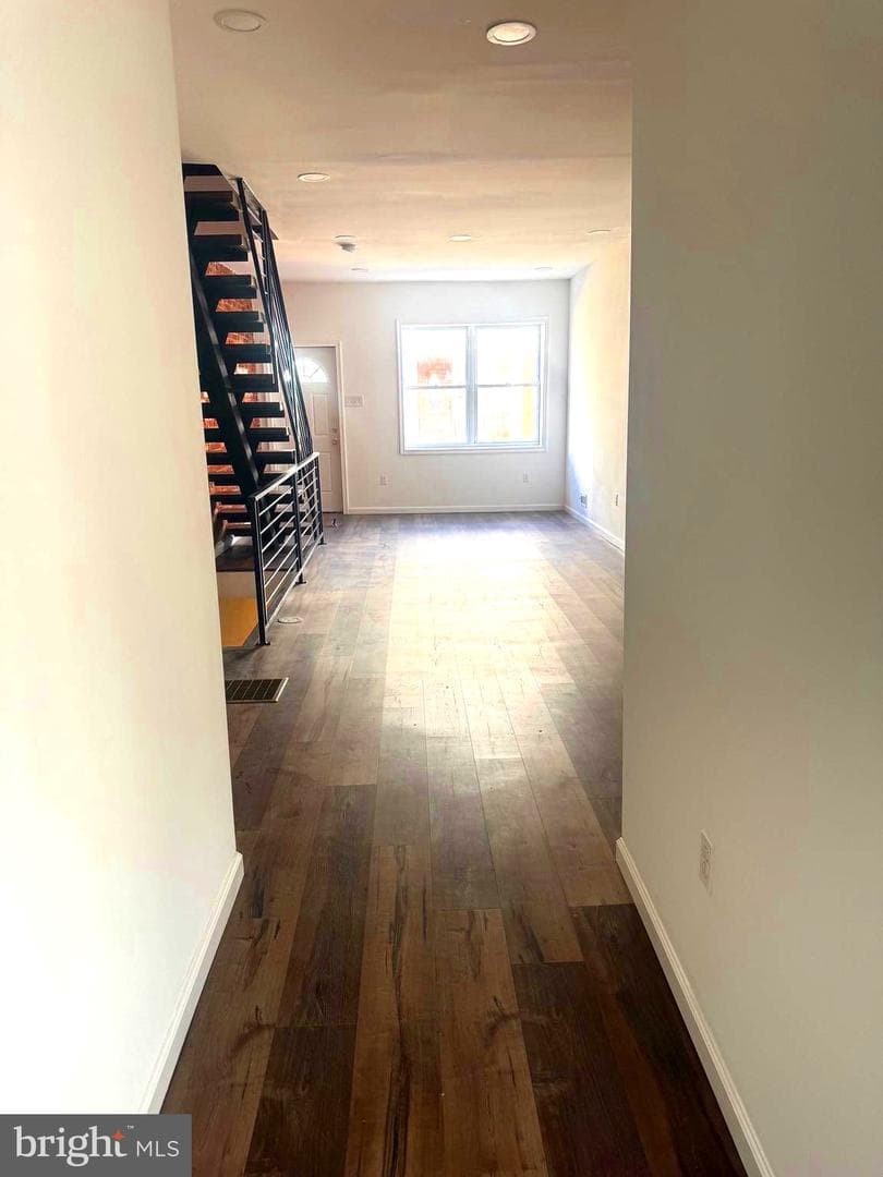 1609 S Etting Street photo 3
