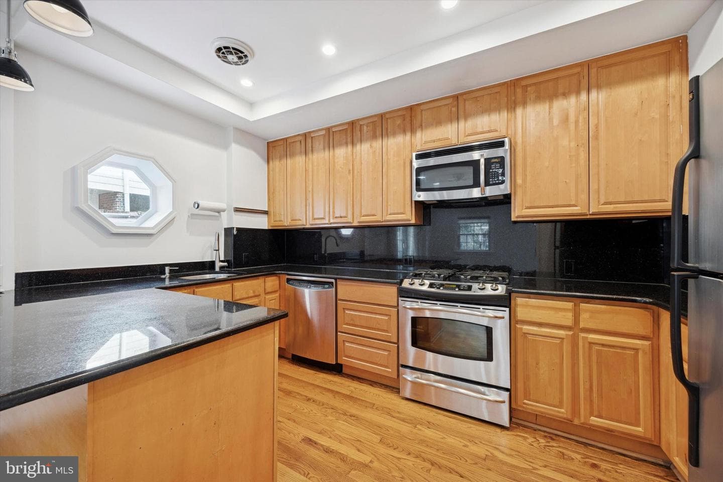 715 Rodman Street photo 16