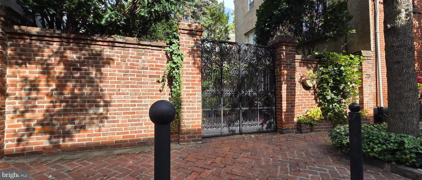 715 Rodman Street photo 28
