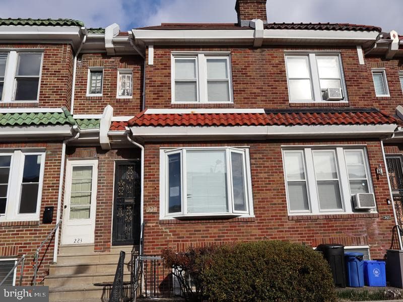 221 Kenilworth Avenue