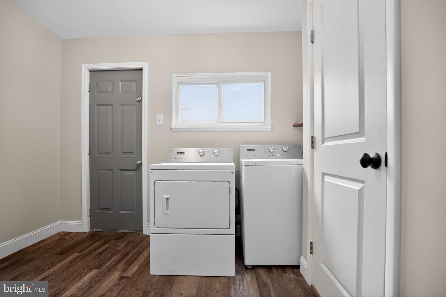 4287 Penn Street photo 15