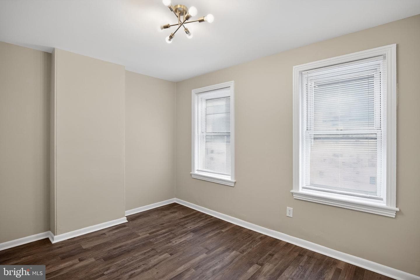 4287 Penn Street photo 16