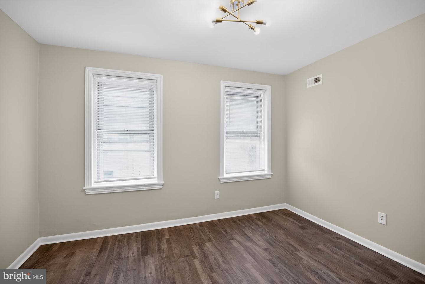 4287 Penn Street photo 18