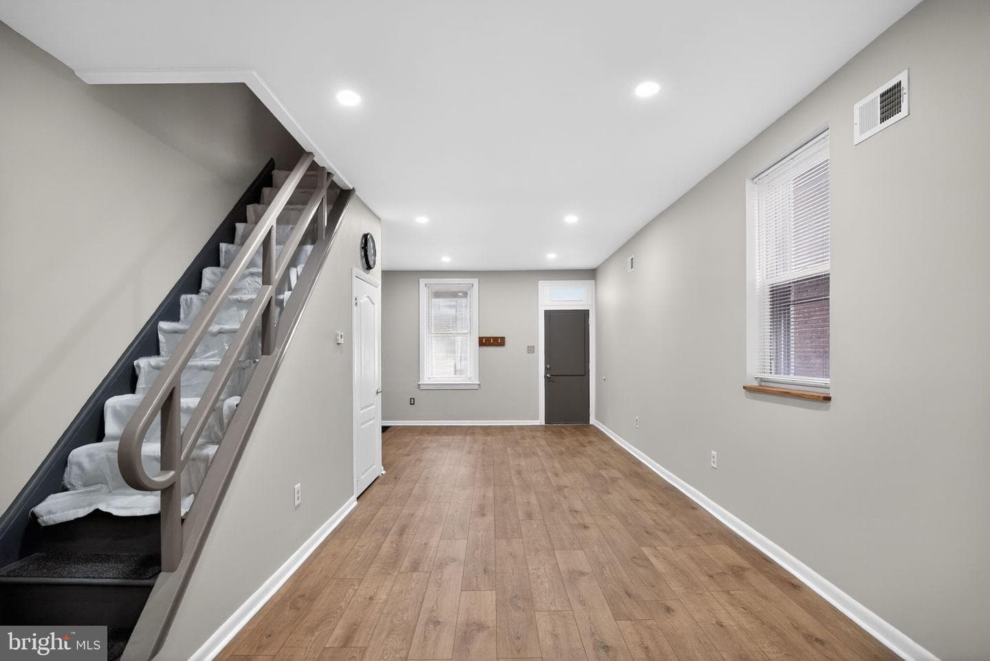 4287 Penn Street photo 4