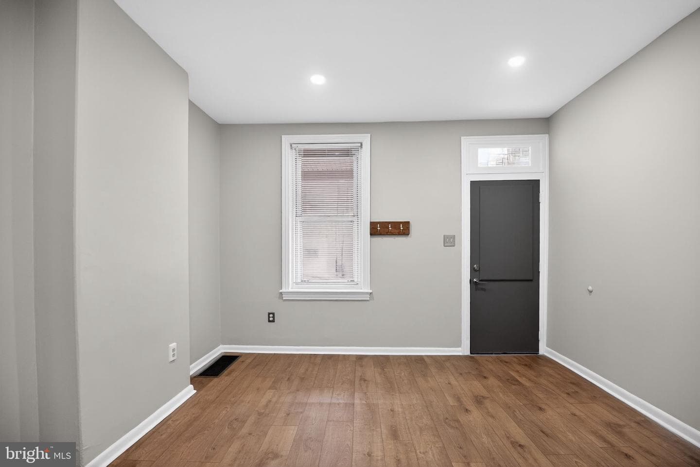 4287 Penn Street photo 5
