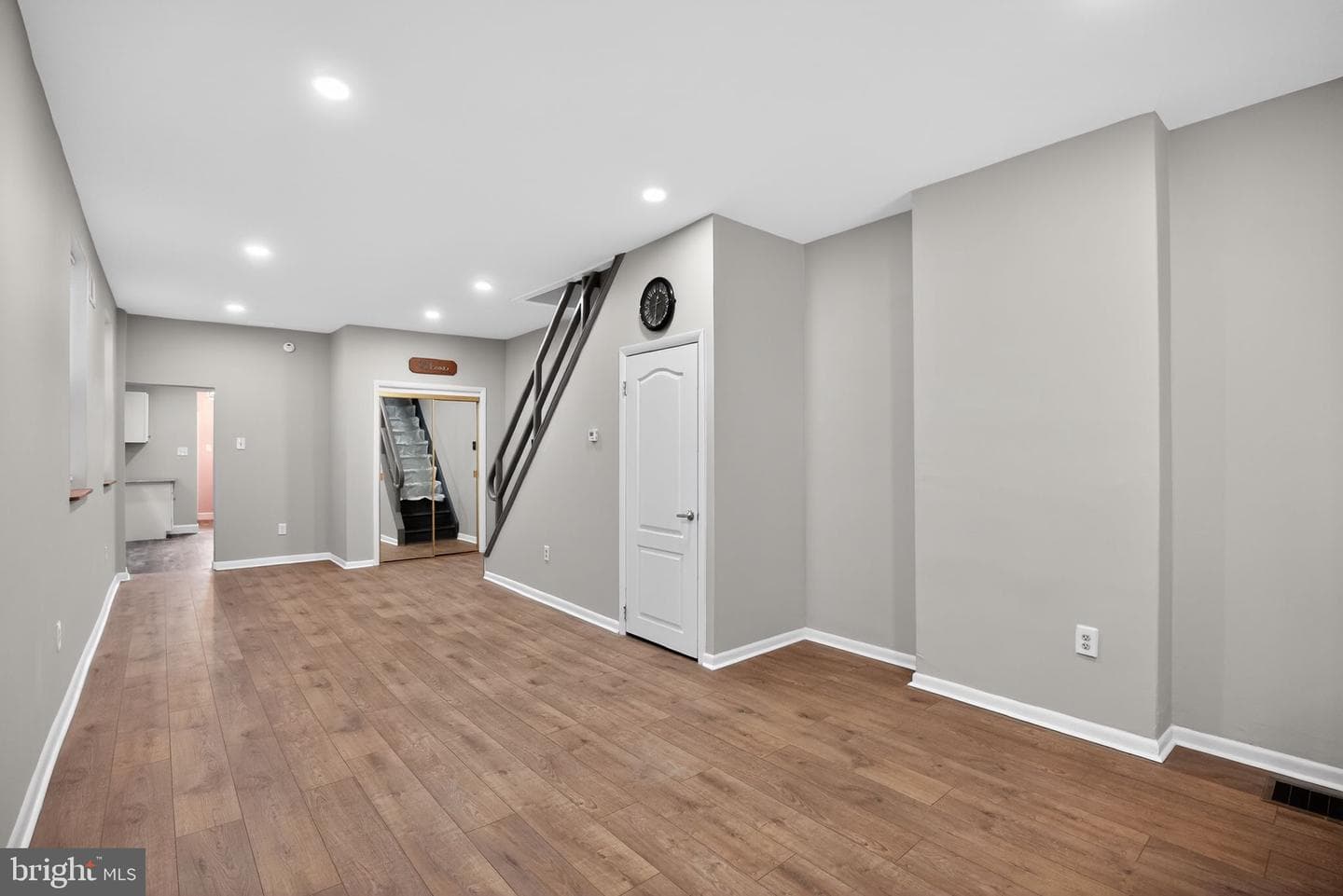 4287 Penn Street photo 7