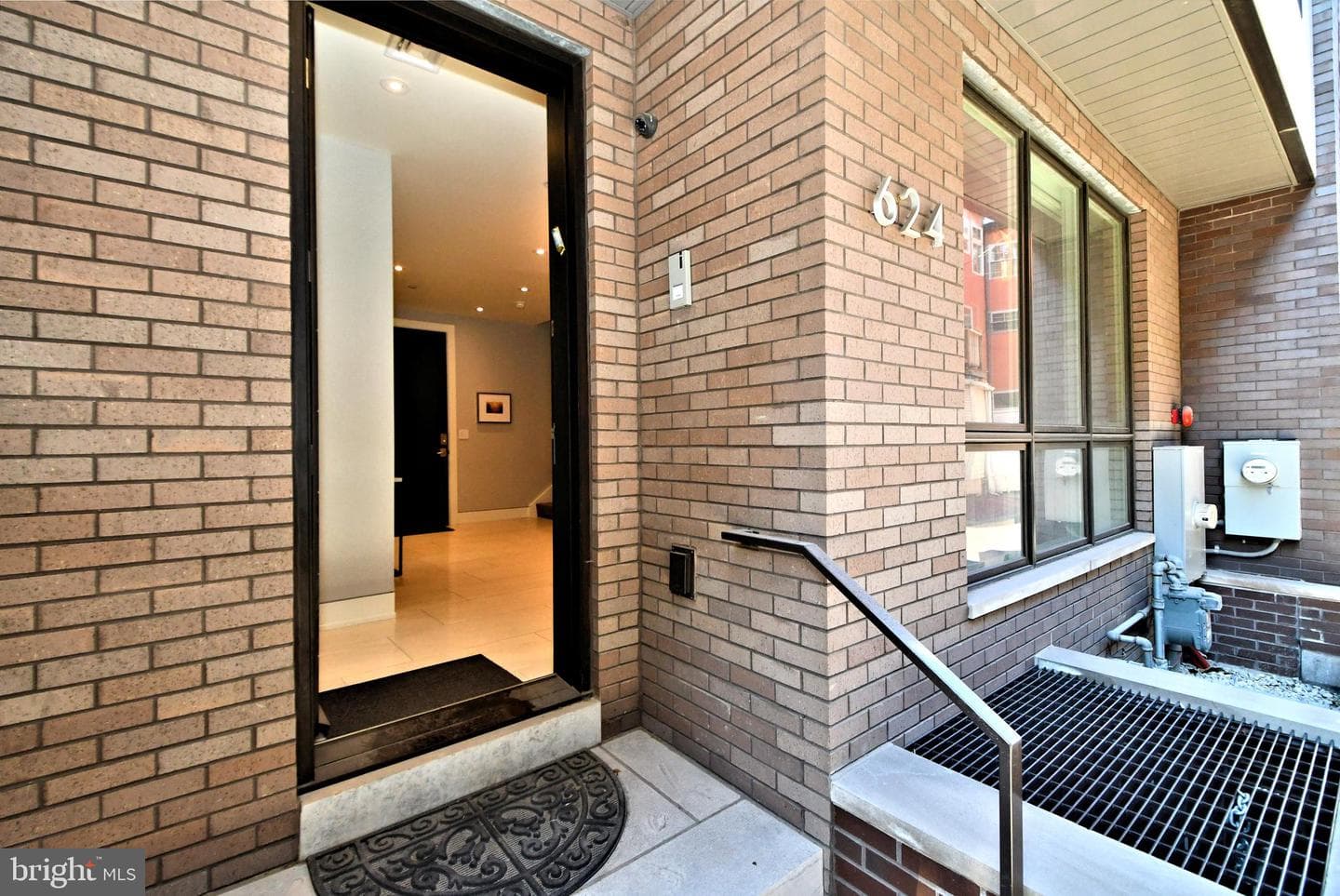 624 N Bodine Street photo 4