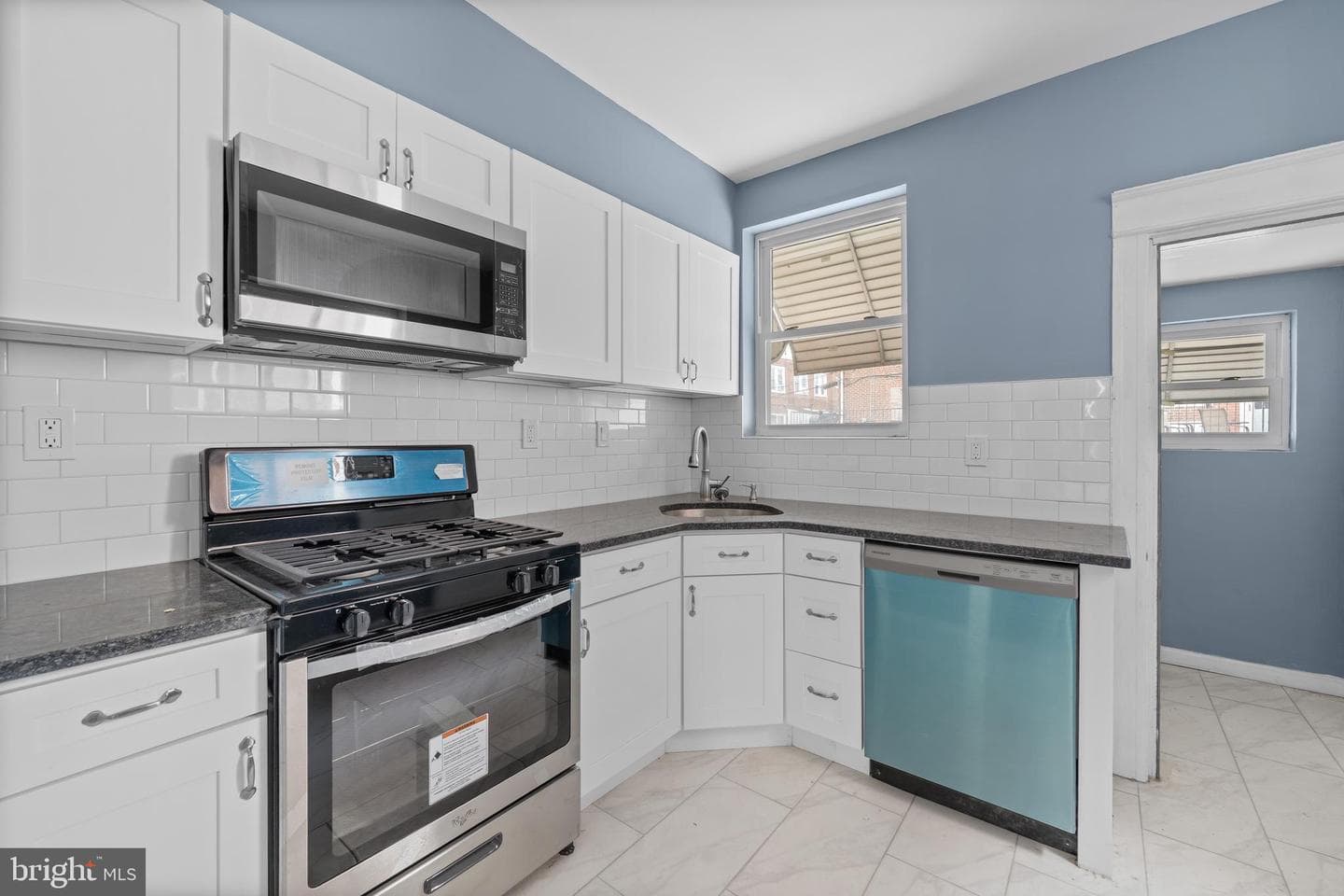 6714 N Smedley Street photo 18
