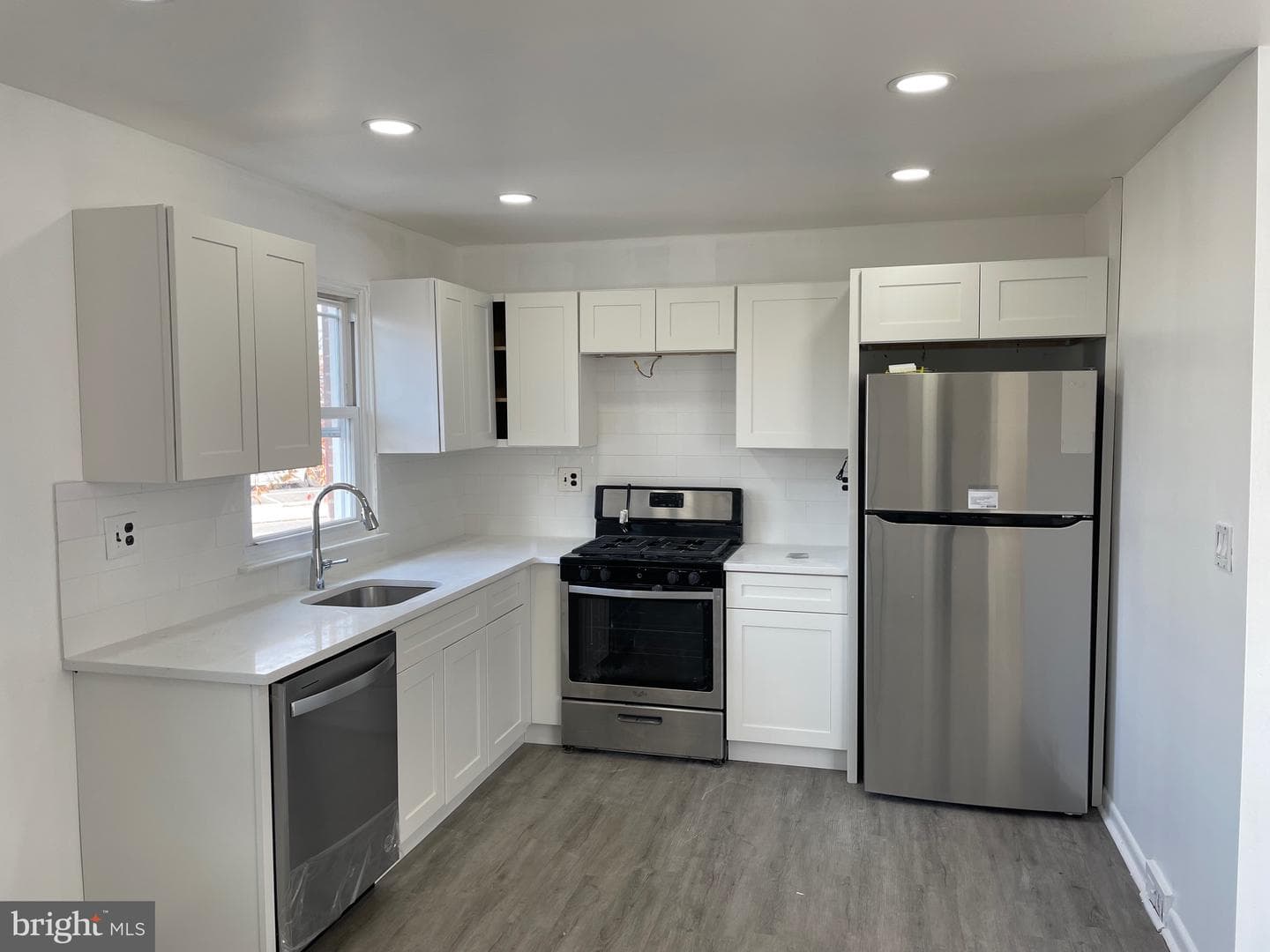 803 Lawler Street photo 6