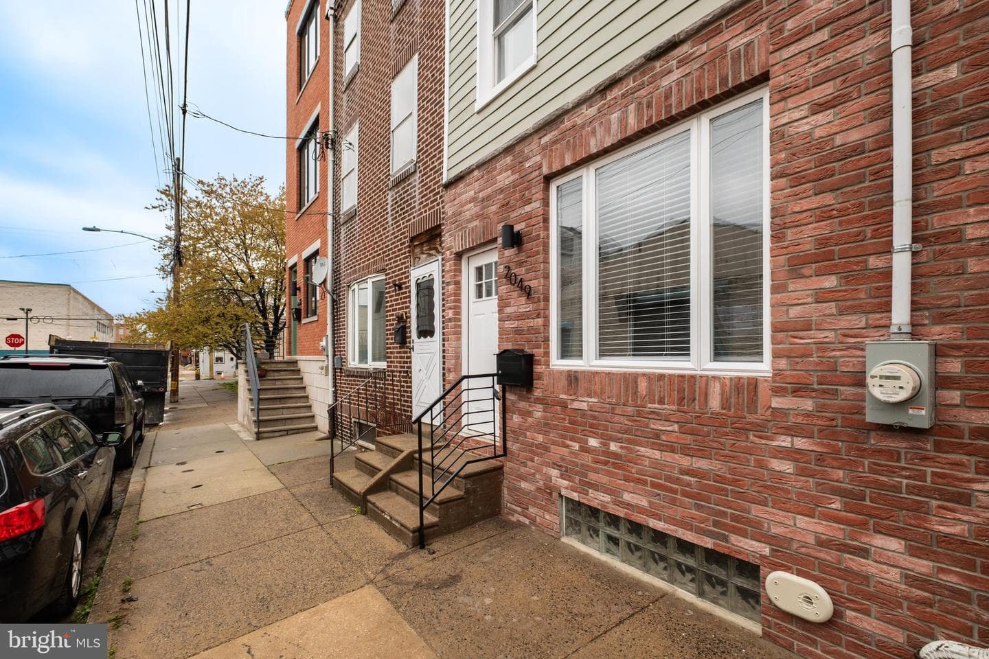 2049 E Letterly Street photo 2