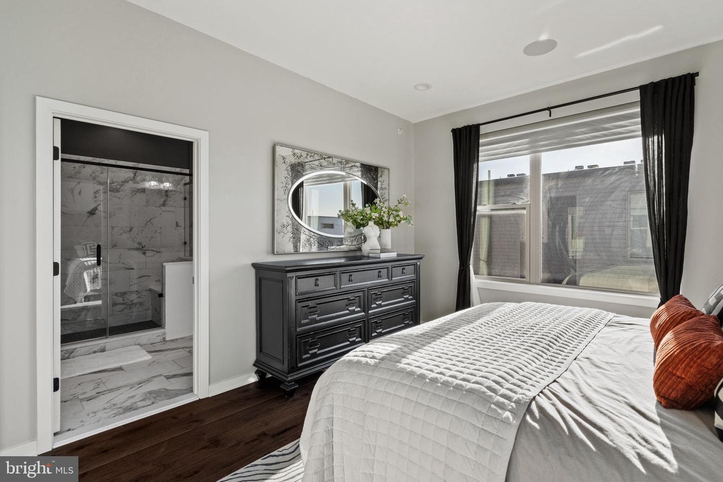 3200 Parkview Walk photo 11
